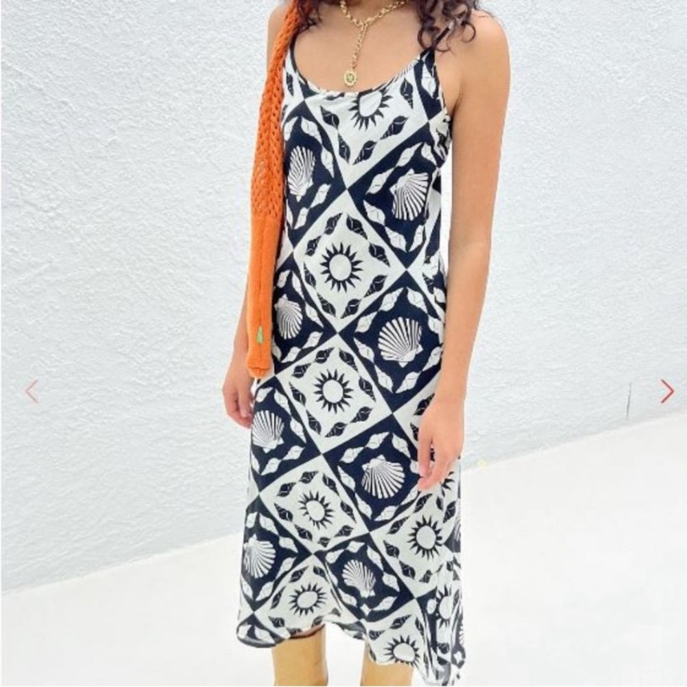 Lisa Says Gah Black and White Shell-Print Midi Dress